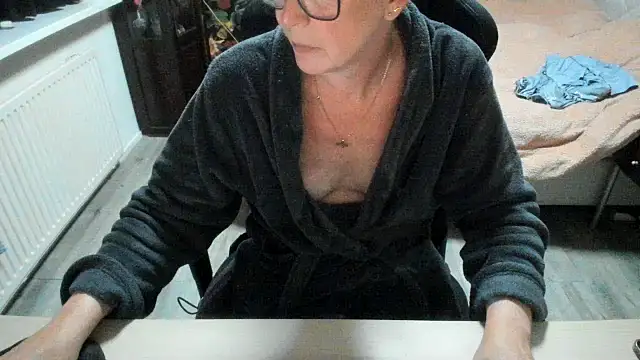 minoesje37 online show from 2, 11, 2025