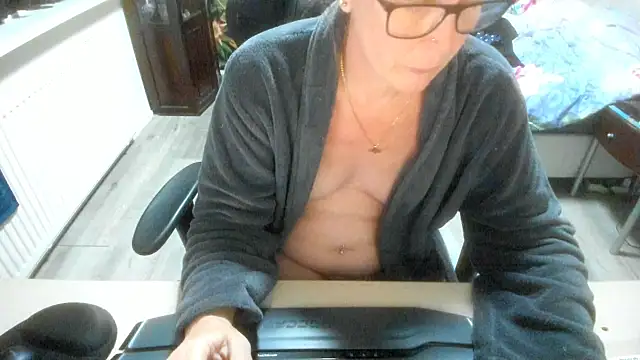 minoesje37 online show from 12, 11, 2025