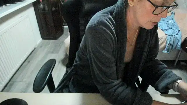 minoesje37 online show from 1, 11, 2025