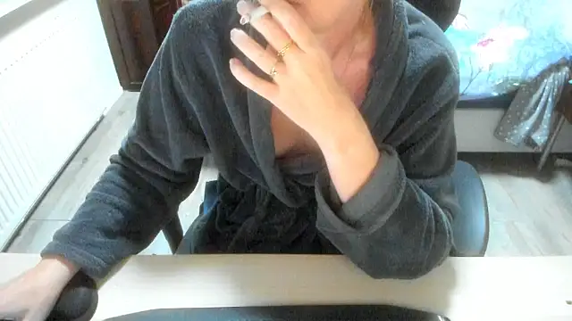 minoesje37 online show from 25, 11, 2025