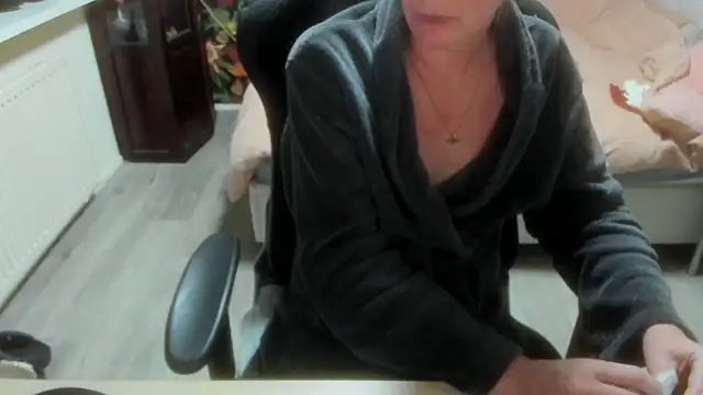 minoesje37 online show from 9, 2, 2026