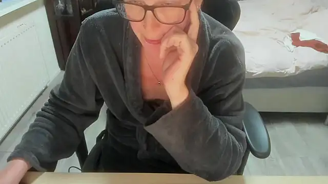 Snapshot of minoesje37 chatting on 27, 4, 2026 minoesje37 online show from 27, 4, 2026