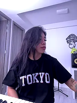 Snapshot of aimi_art1 chatting on 8, 10, 2025 aimi art1 online show from 8, 10, 2025