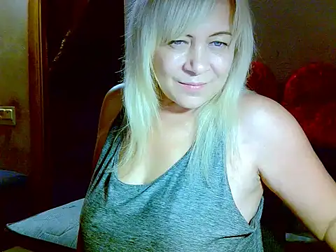 Snapshot of AgoniA7 chatting on 28, 11, 2025 AgoniA7 online show from 28, 11, 2025