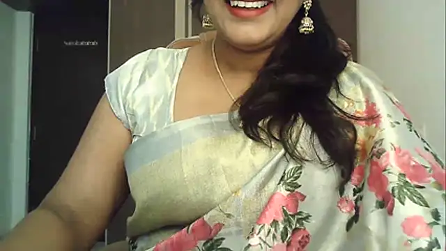 Snapshot of Spandana_Sweety chatting on 18, 10, 2025 Spandana Sweety online show from 18, 10, 2025