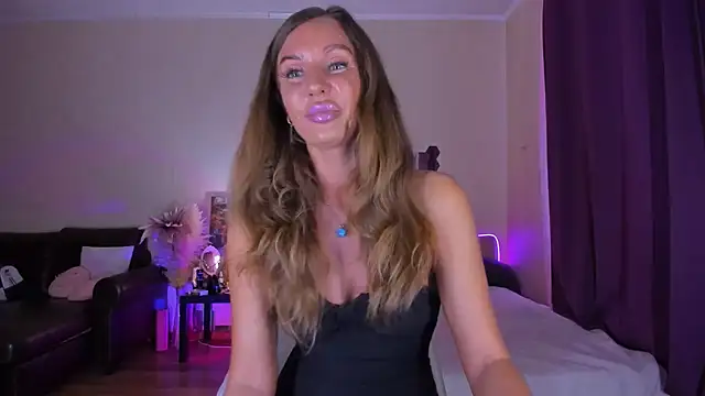 Snapshot of EmmaAbramson chatting on 18, 5, 2026 EmmaAbramson online show from 18, 5, 2026