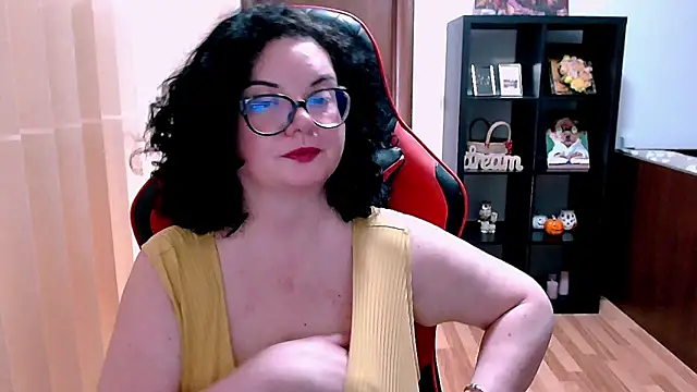 Snapshot of MissTroublle chatting on 5, 6, 2026 MissTroublle online show from 5, 6, 2026