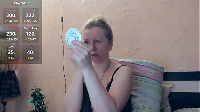 I AM MILF online show from 4, 5, 2026
