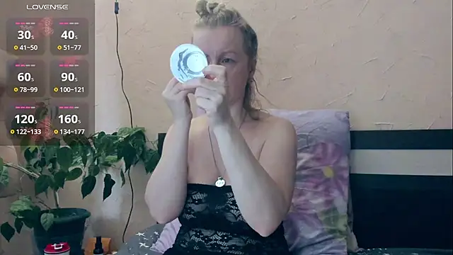 I AM MILF online show from 5, 3, 2026