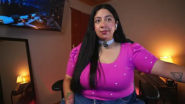 Snapshot of coraline_latin chatting on 2, 5, 2026 coraline latin online show from 2, 5, 2026