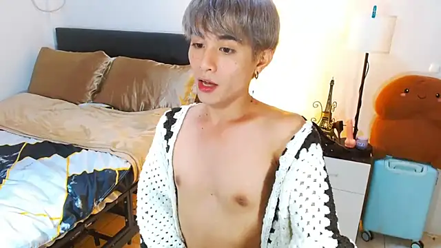 Snapshot of WildestTwink chatting on 17, 5, 2026 WildestTwink online show from 17, 5, 2026