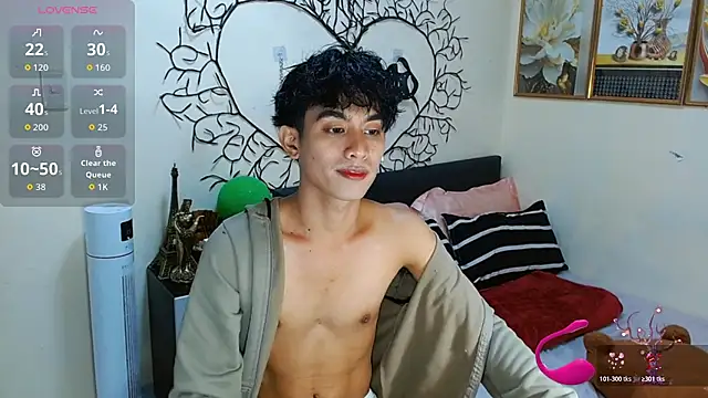 Snapshot of WildestTwink chatting on 11, 11, 2025 WildestTwink online show from 11, 11, 2025