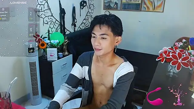 Snapshot of WildestTwink chatting on 24, 10, 2025 WildestTwink online show from 24, 10, 2025