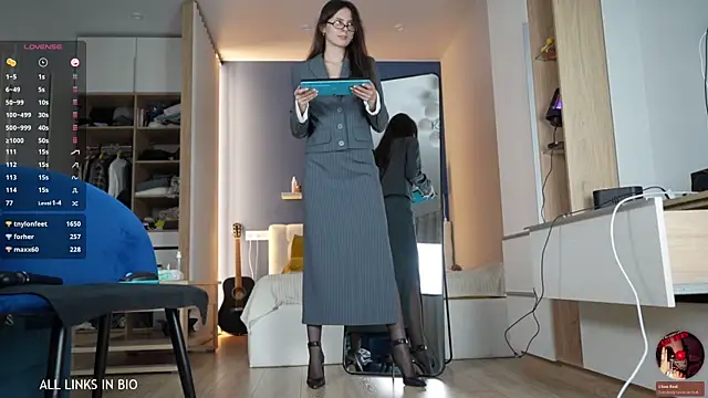 LAUREL HAZEL online show from 10, 3, 2025