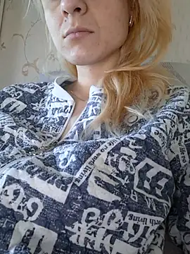 YogisticJuli666 online show from 20, 3, 2025
