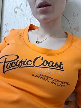 YogisticJuli666 online show from 27, 2, 2025