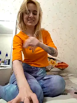 YogisticJuli666 online show from 3, 3, 2025