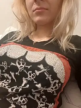 YogisticJuli666 online show from 20, 10, 2025