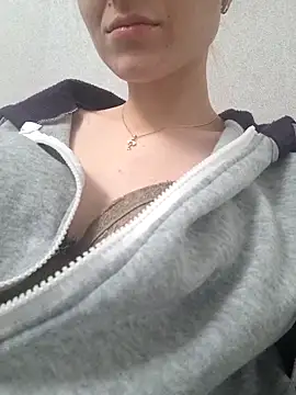 YogisticJuli666 online show from 15, 10, 2025