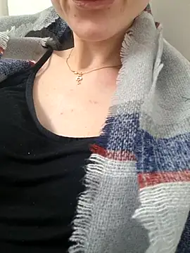 YogisticJuli666 online show from 17, 11, 2025