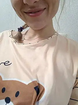 YogisticJuli666 online show from 6, 10, 2025