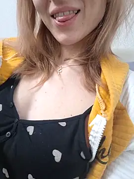 YogisticJuli666 online show from 7, 11, 2025