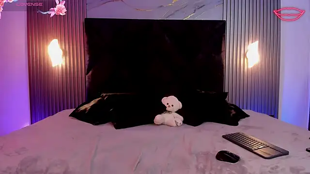 Zafira Alabi online show from 12, 11, 2025