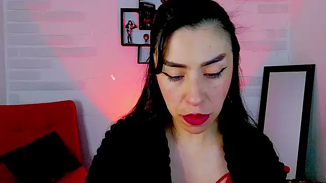 Snapshot of sky_girl1 chatting on 8, 10, 2025 sky girl1 online show from 8, 10, 2025