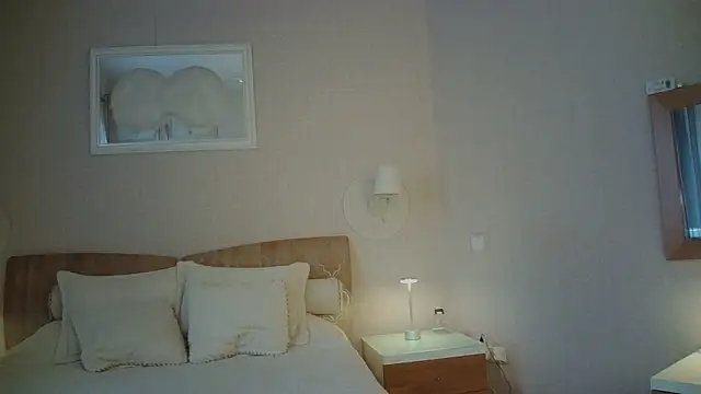 Luna Hoty online show from 1, 12, 2025