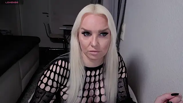 Snapshot of MIA-XXX chatting on 4, 6, 2026 MIA-XXX online show from 4, 6, 2026
