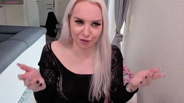 Snapshot of MIA-XXX chatting on 20, 5, 2026 MIA-XXX online show from 20, 5, 2026