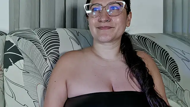 DeesseLuxure online show from 8, 4, 2026