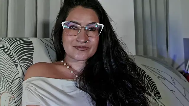 DeesseLuxure online show from 2, 4, 2026