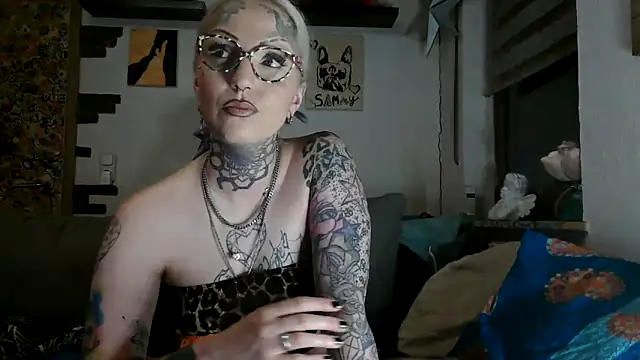Snapshot of RoxxyInk chatting on 26, 5, 2026 RoxxyInk online show from 26, 5, 2026