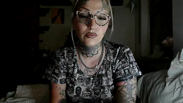 Snapshot of RoxxyInk chatting on 19, 7, 2026 RoxxyInk online show from 19, 7, 2026