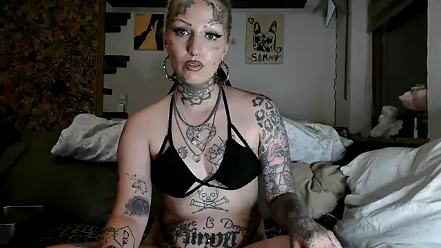 Snapshot of RoxxyInk chatting on 24, 6, 2026 RoxxyInk online show from 24, 6, 2026
