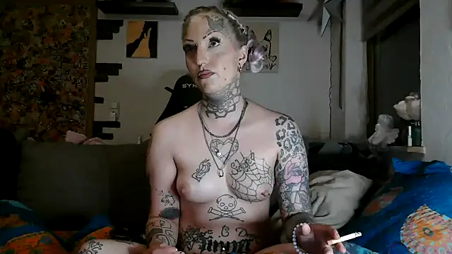 Snapshot of RoxxyInk chatting on 16, 6, 2026 RoxxyInk online show from 16, 6, 2026