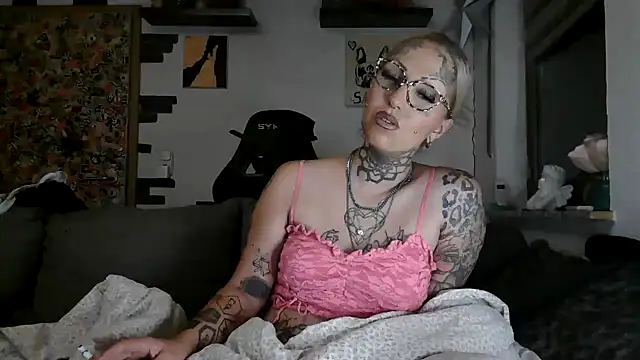 Snapshot of RoxxyInk chatting on 20, 7, 2026 RoxxyInk online show from 20, 7, 2026