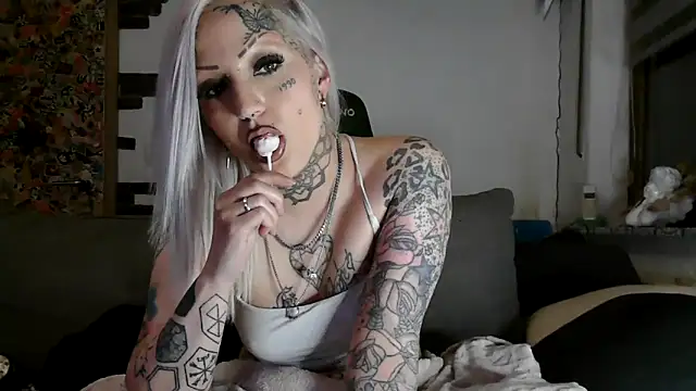 Snapshot of RoxxyInk chatting on 28, 4, 2026 RoxxyInk online show from 28, 4, 2026