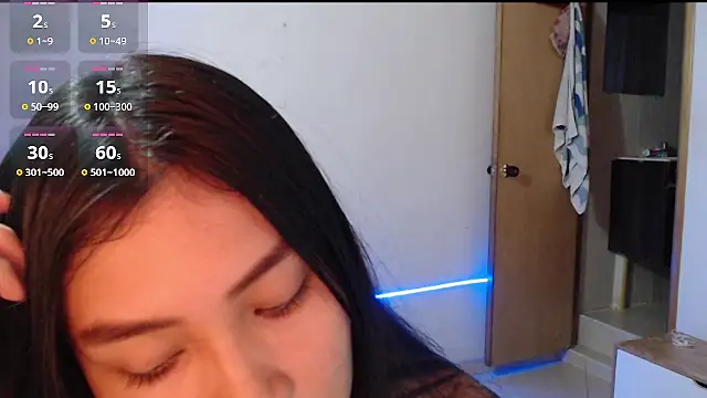 Snapshot of evolet01 chatting on 18, 11, 2025 evolet01 online show from 18, 11, 2025