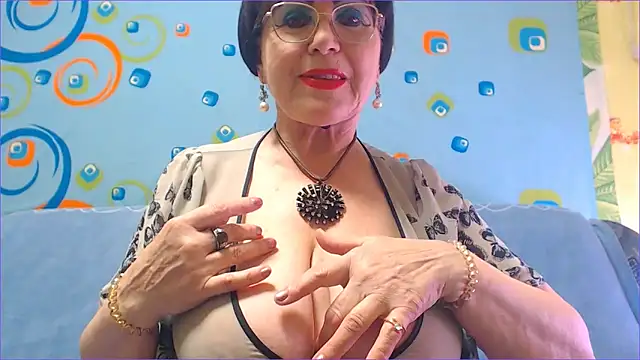Snapshot of NaughtyMOM4uX chatting on 28, 9, 2025 NaughtyMOM4uX online show from 28, 9, 2025