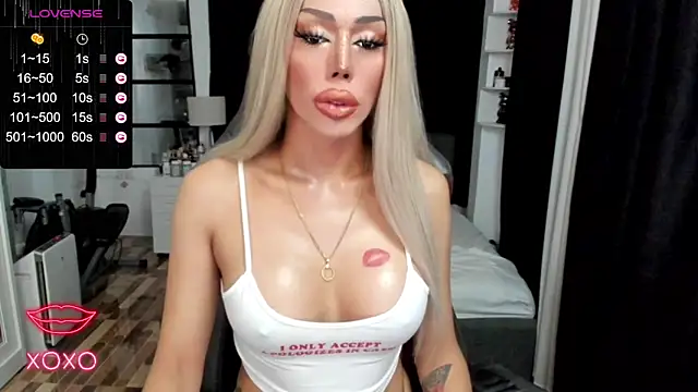 Snapshot of Forever_MissCandace chatting on 16, 10, 2025 Forever MissCandace online show from 16, 10, 2025