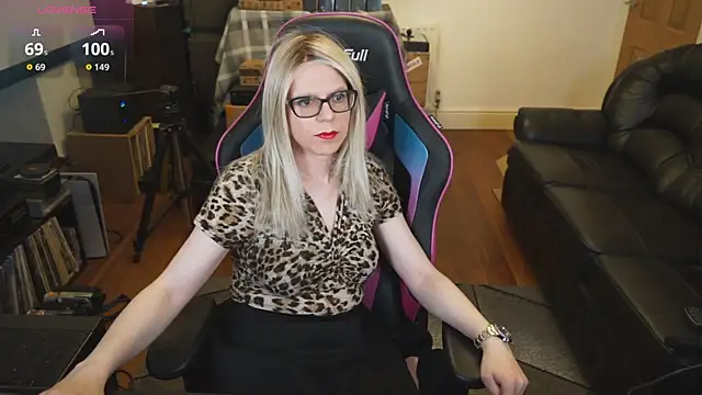 Snapshot of KelseyCobalt chatting on 9, 10, 2025 KelseyCobalt online show from 9, 10, 2025