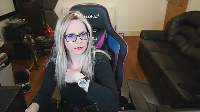 KelseyCobalt online show from 1, 1, 2025