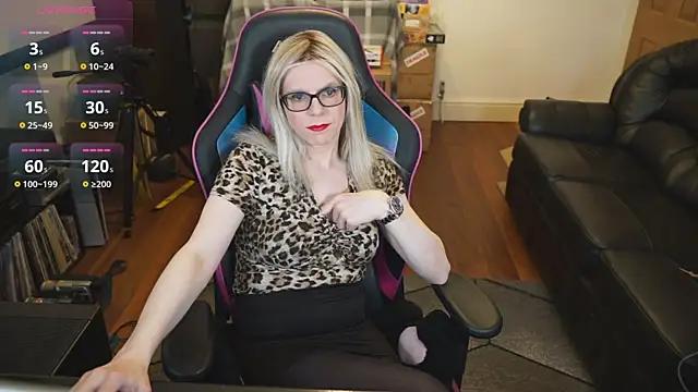 Snapshot of KelseyCobalt chatting on 28, 10, 2025 KelseyCobalt online show from 28, 10, 2025