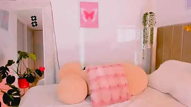 Snapshot of dulce_doll1 chatting on 22, 11, 2025 dulce doll1 online show from 22, 11, 2025