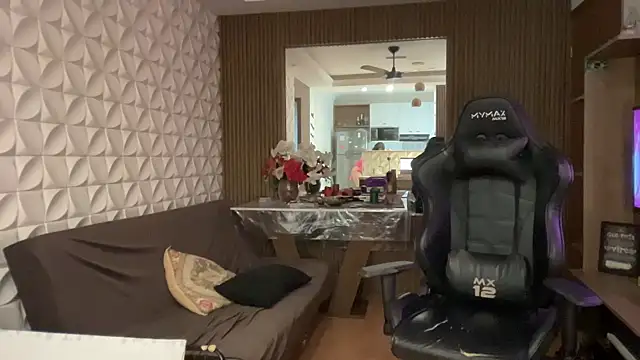 Leilacharlotte online show from 10, 4, 2026