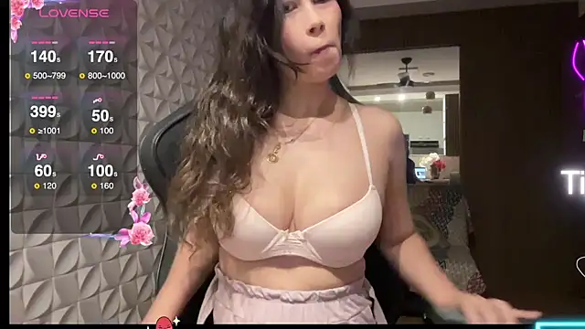 Leilacharlotte online show from 12, 2, 2026