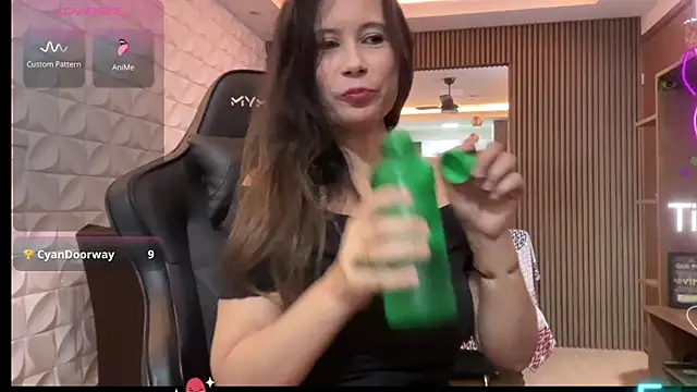 Leilacharlotte online show from 15, 2, 2026