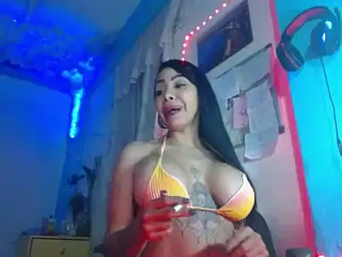 Snapshot of ERIKA-THEDOLL chatting on 11, 12, 2024 ERIKA-THEDOLL online show from 11, 12, 2024